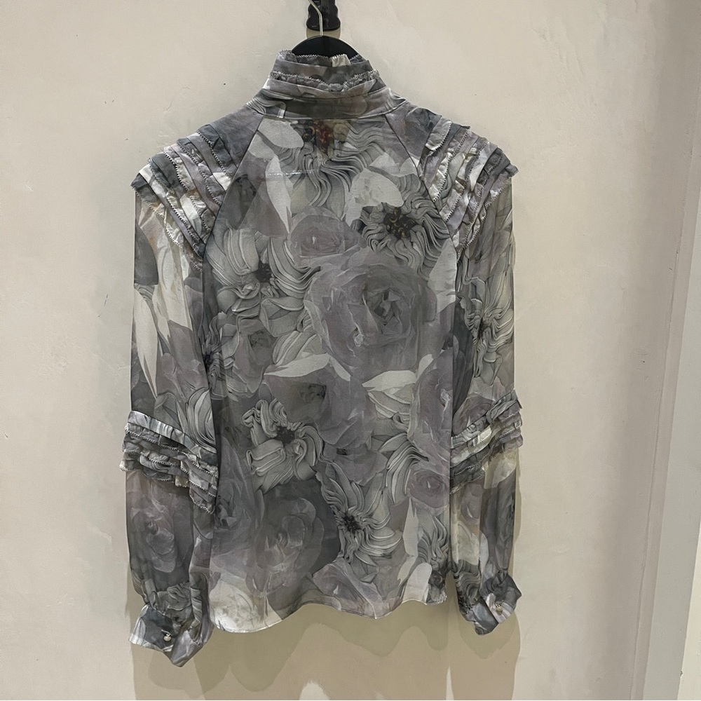 Diane von Furstenberg Grey Floral Blouse Beautiful Pleating, Sz 8 Small-Medium - Picture 3 of 9